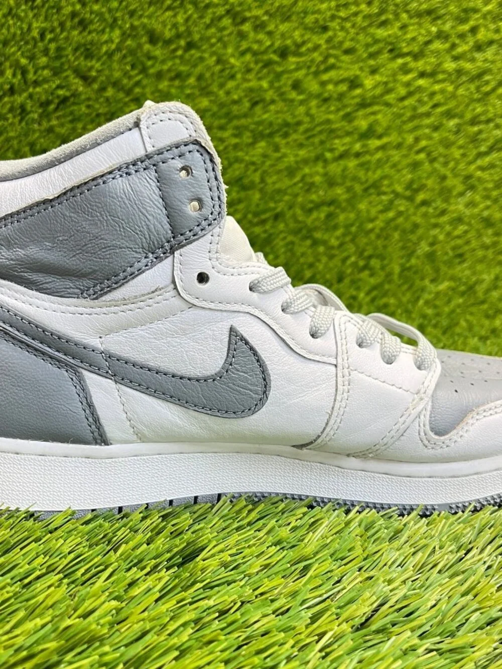Nike Air Jordan 1 Retro High OG Boys Size 6.5Y Gray Basketball Shoes‎ Sneakers